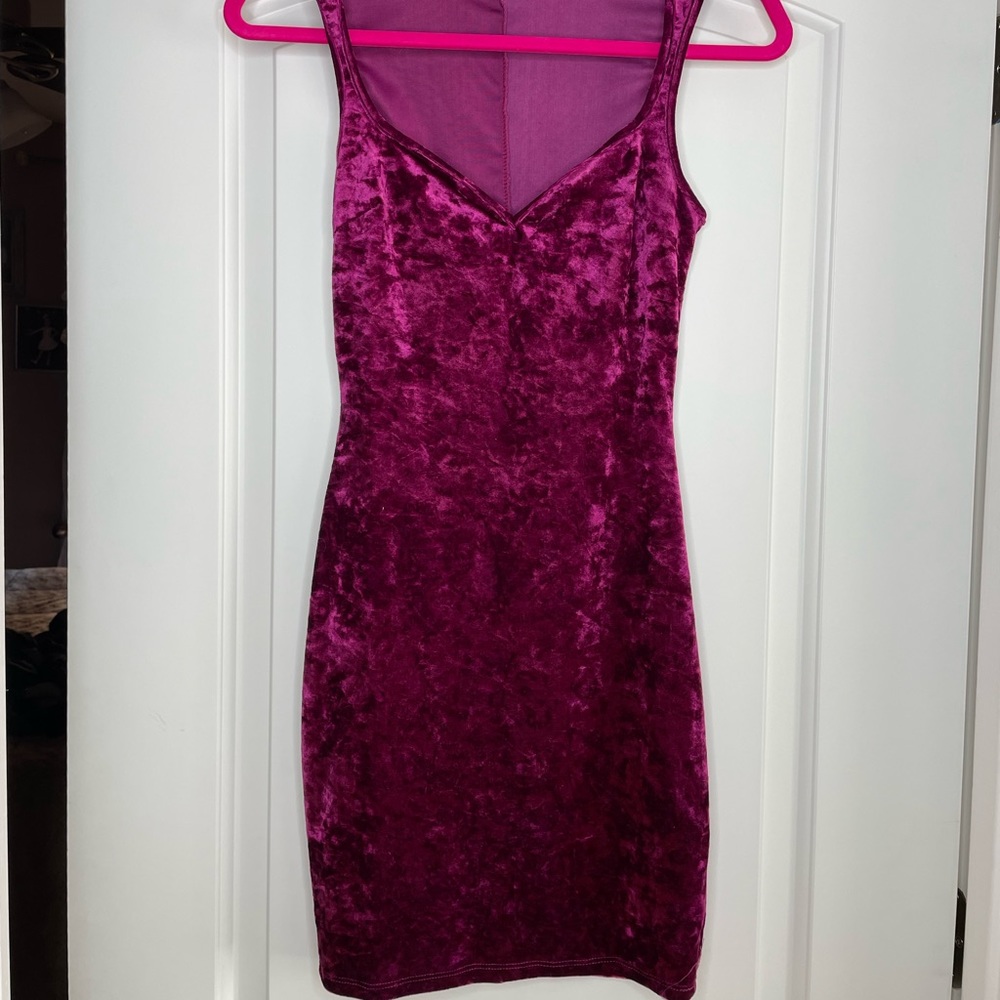 Mini plum dress from Fashion Nova. Size small. Great condition.